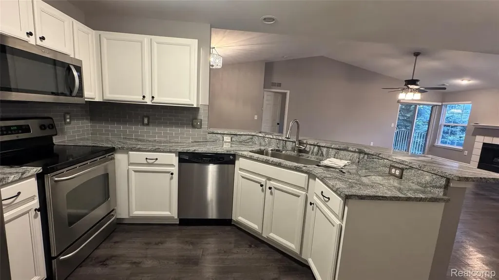 15228 Yale Drive Clinton Charter Township MI 48038