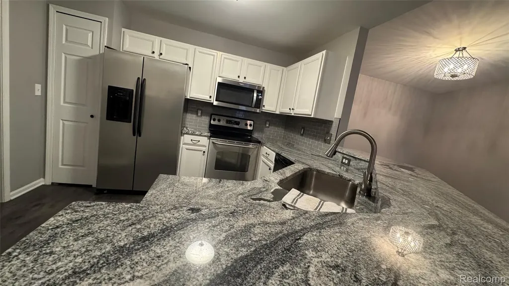 15228 Yale Drive Clinton Charter Township MI 48038