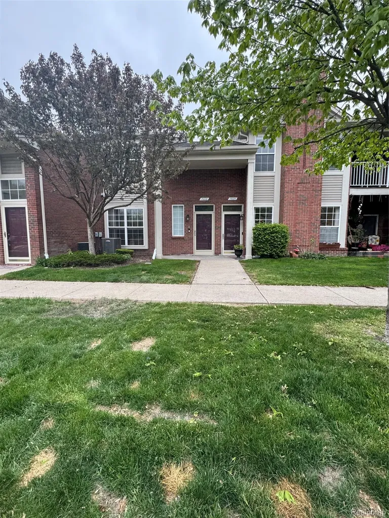 15228 Yale Drive Clinton Charter Township MI 48038