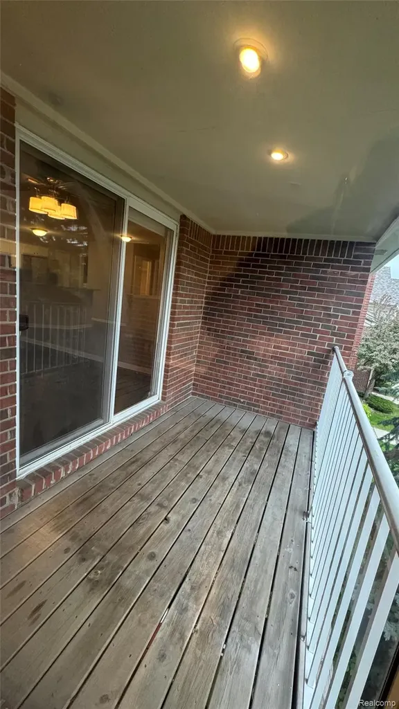 15228 Yale Drive Clinton Charter Township MI 48038