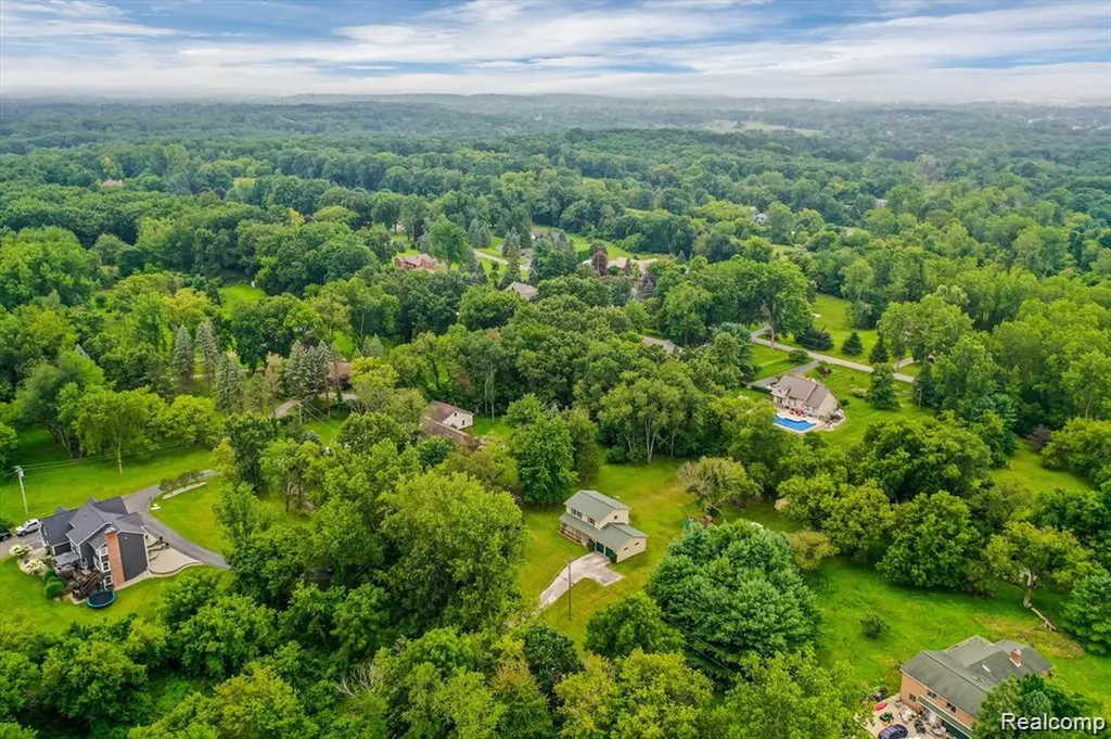 2580 Harvest Hill Drive Brighton Township MI 48114