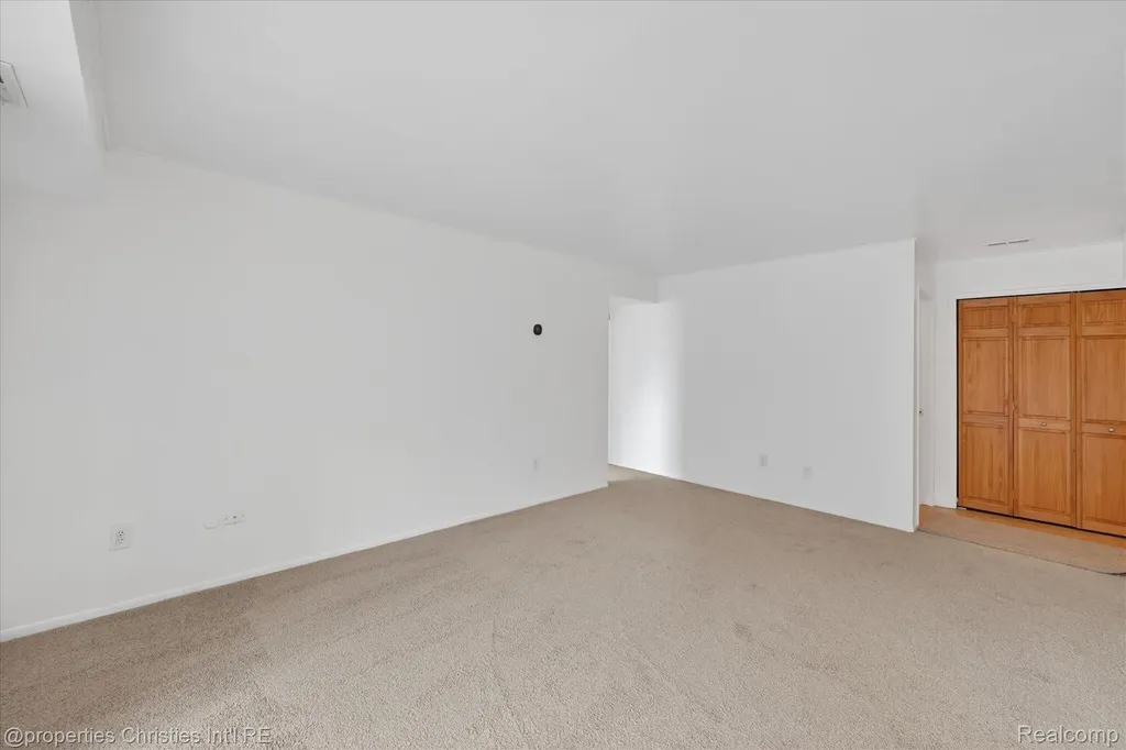 3815 Lone Pine Road West Bloomfield Charter Township MI 48323