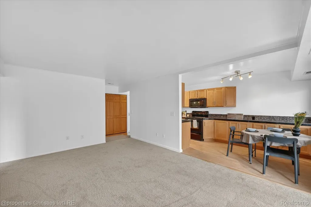 3815 Lone Pine Road West Bloomfield Charter Township MI 48323