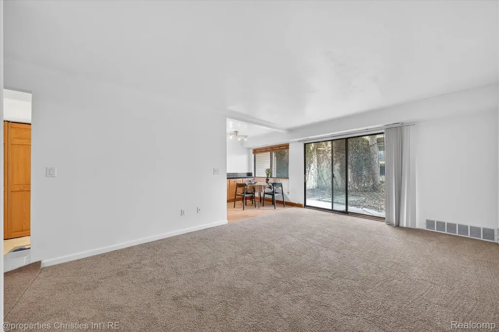 3815 Lone Pine Road West Bloomfield Charter Township MI 48323