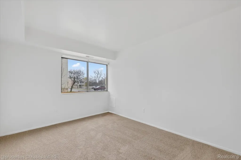 3815 Lone Pine Road West Bloomfield Charter Township MI 48323