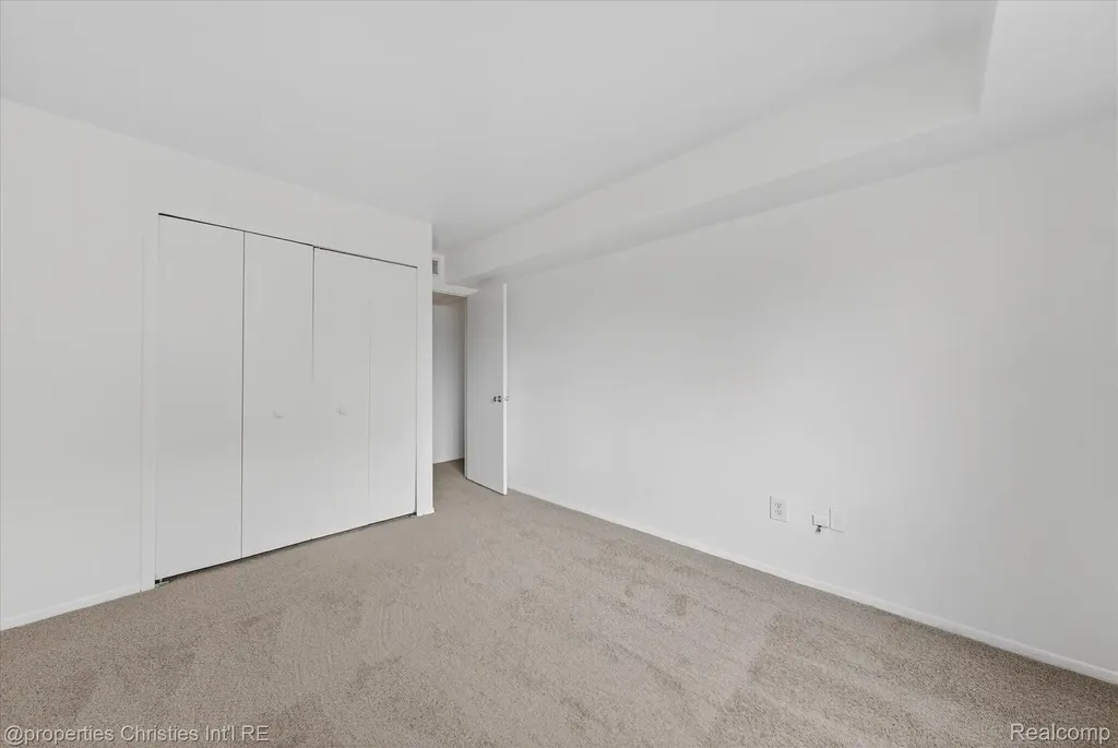 3815 Lone Pine Road West Bloomfield Charter Township MI 48323