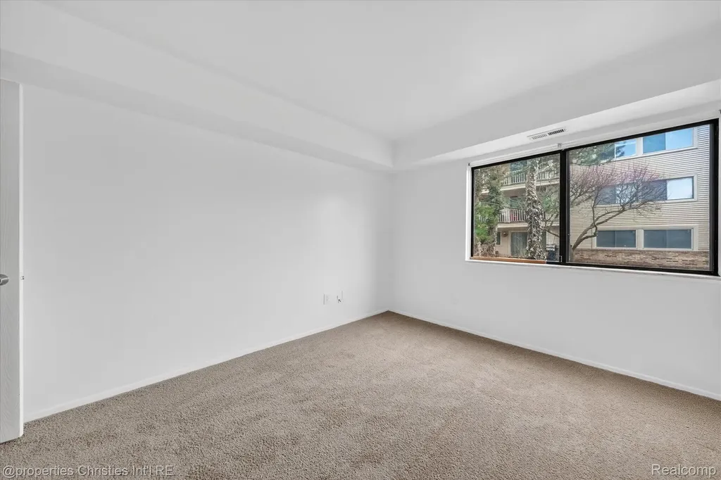 3815 Lone Pine Road West Bloomfield Charter Township MI 48323