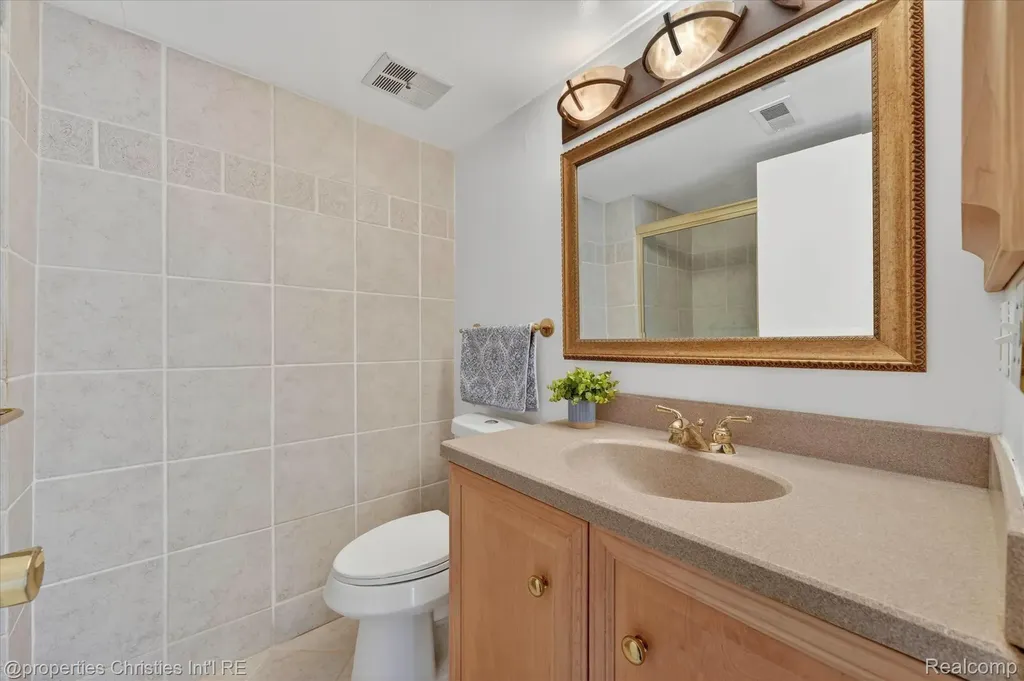 3815 Lone Pine Road West Bloomfield Charter Township MI 48323