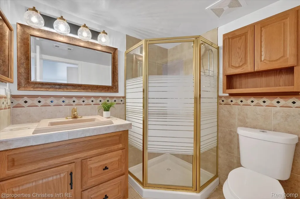 3815 Lone Pine Road West Bloomfield Charter Township MI 48323
