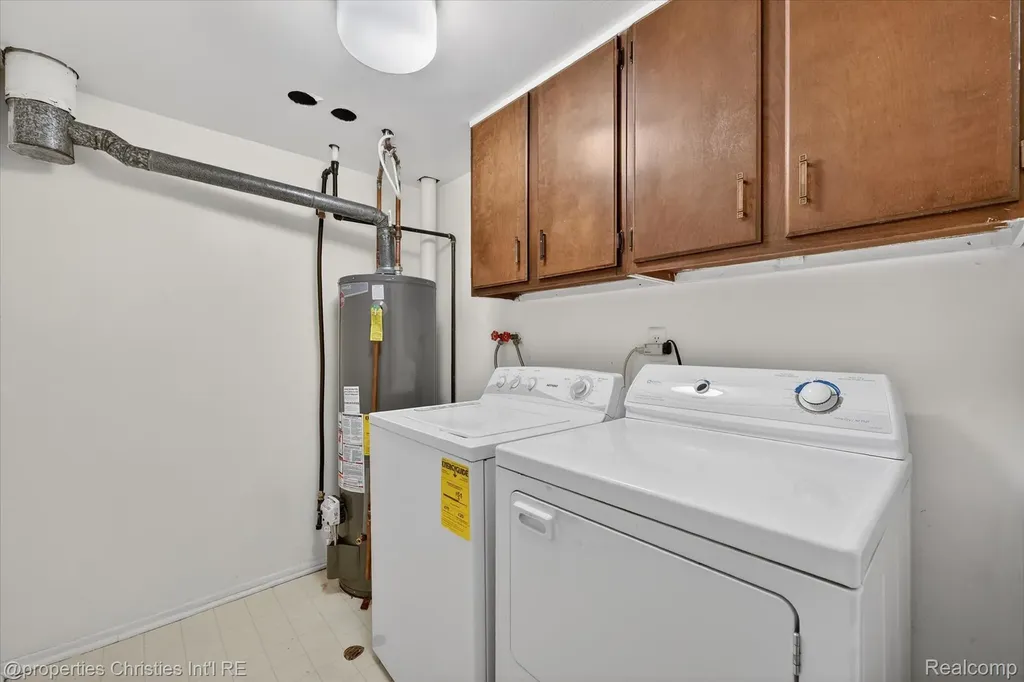 3815 Lone Pine Road West Bloomfield Charter Township MI 48323