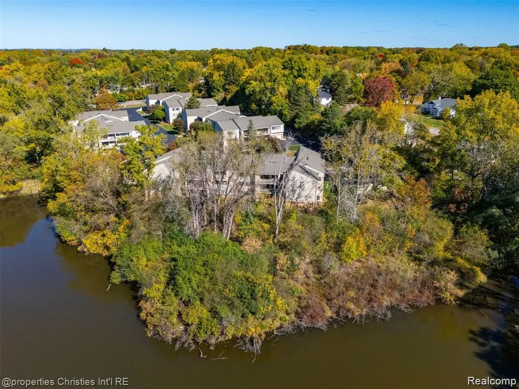 3815 Lone Pine Road West Bloomfield Charter Township MI 48323