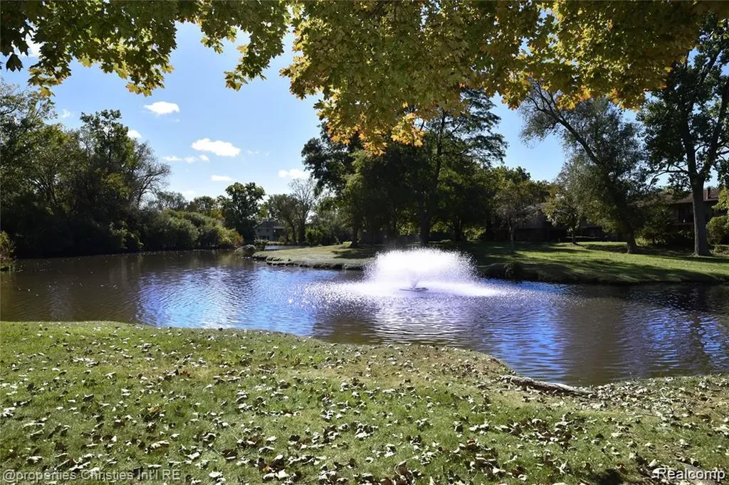 3815 Lone Pine Road West Bloomfield Charter Township MI 48323