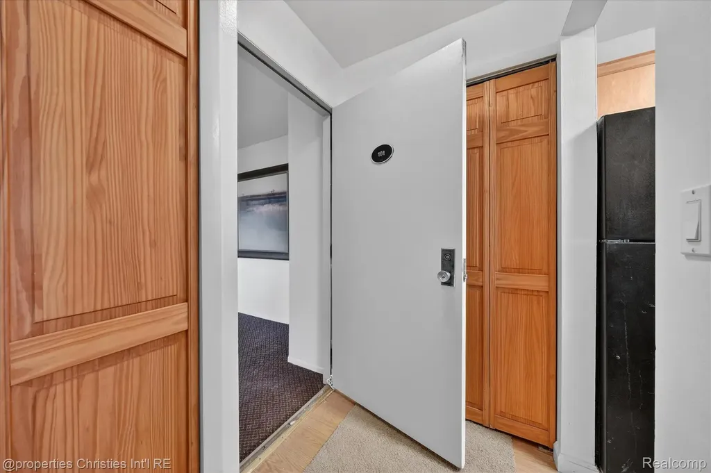 3815 Lone Pine Road West Bloomfield Charter Township MI 48323