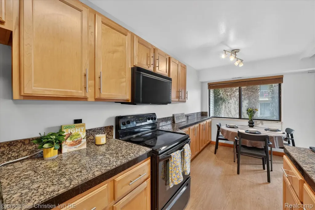 3815 Lone Pine Road West Bloomfield Charter Township MI 48323