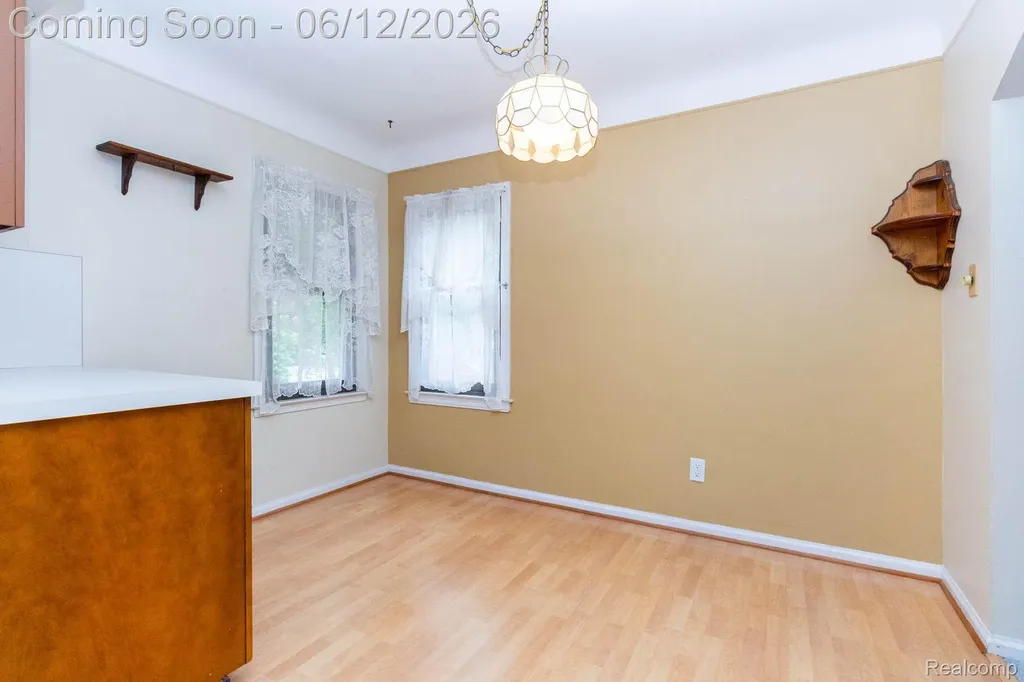 15087 Thomas Avenue Allen Park City MI 48101