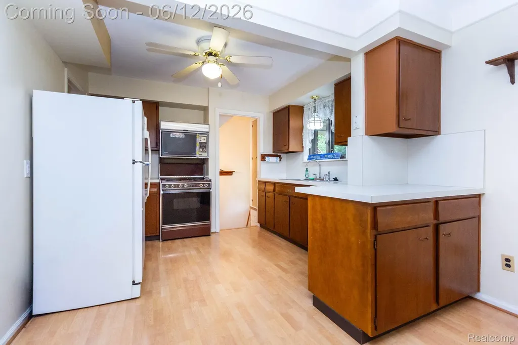 15087 Thomas Avenue Allen Park City MI 48101