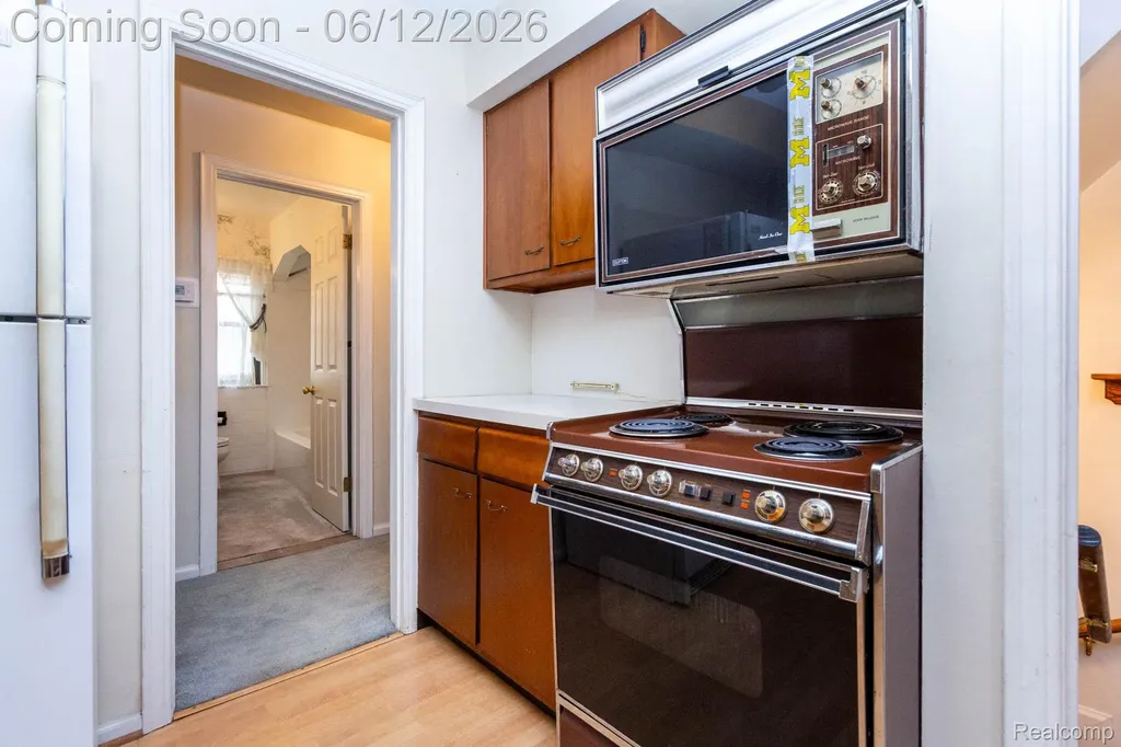 15087 Thomas Avenue Allen Park City MI 48101