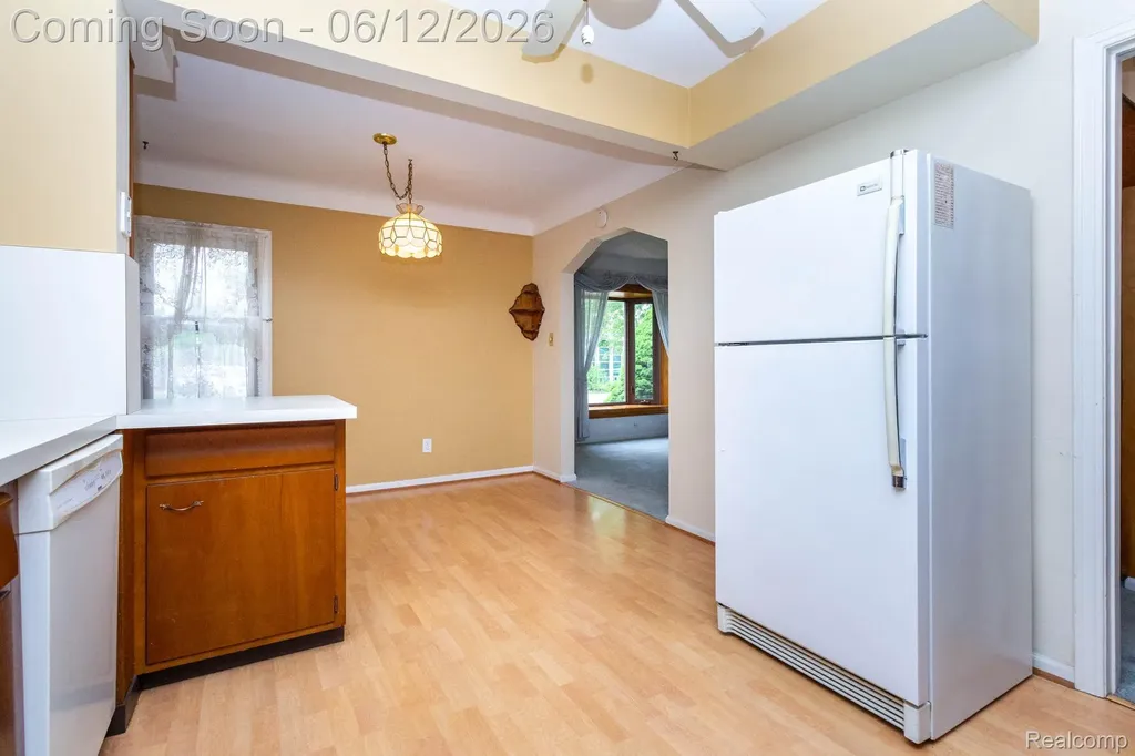 15087 Thomas Avenue Allen Park City MI 48101