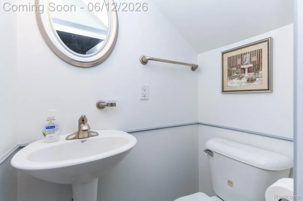 15087 Thomas Avenue Allen Park City MI 48101