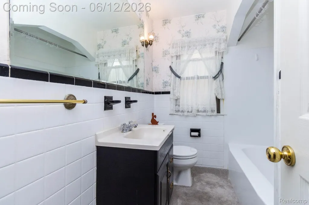 15087 Thomas Avenue Allen Park City MI 48101