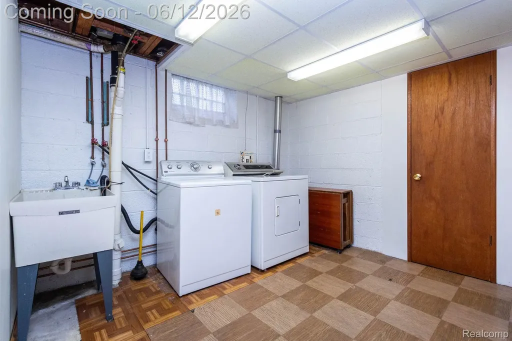 15087 Thomas Avenue Allen Park City MI 48101
