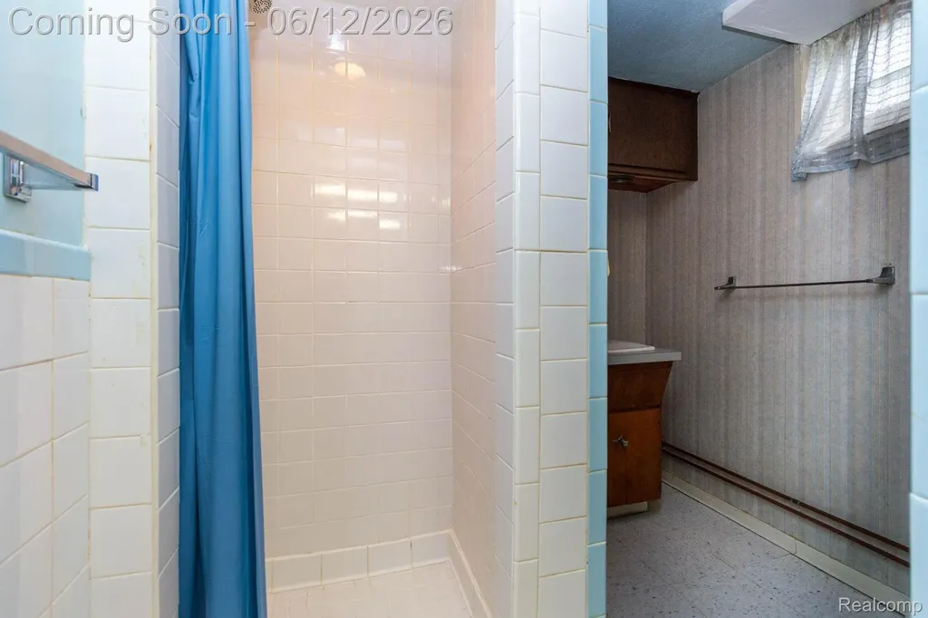 15087 Thomas Avenue Allen Park City MI 48101