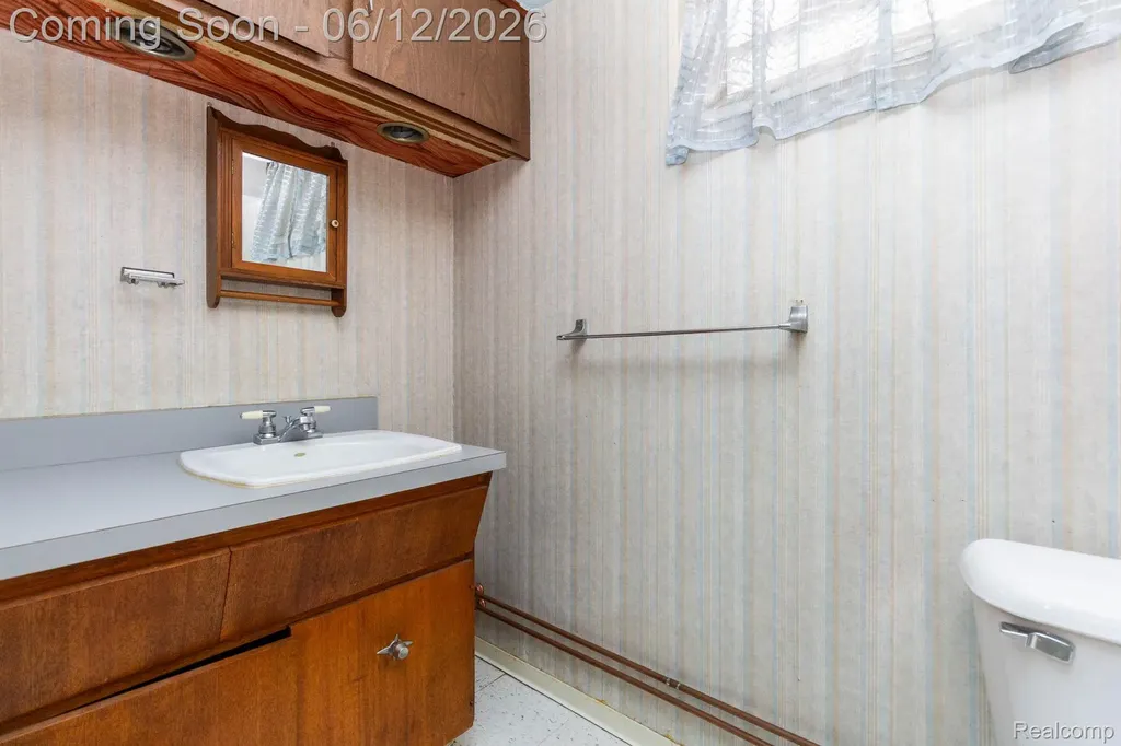 15087 Thomas Avenue Allen Park City MI 48101