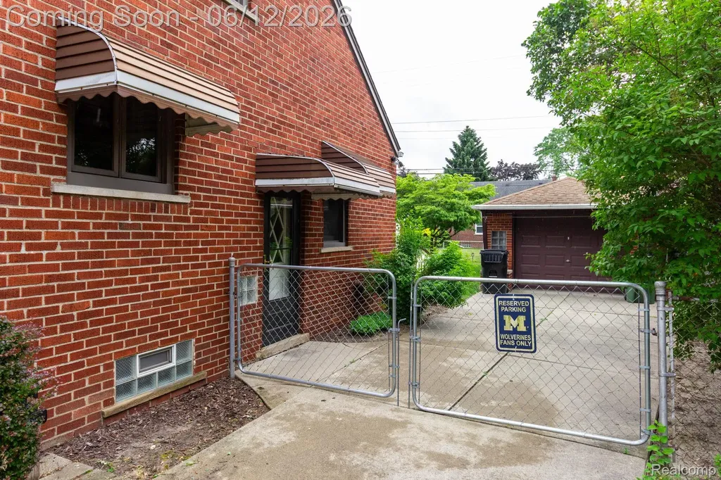 15087 Thomas Avenue Allen Park City MI 48101