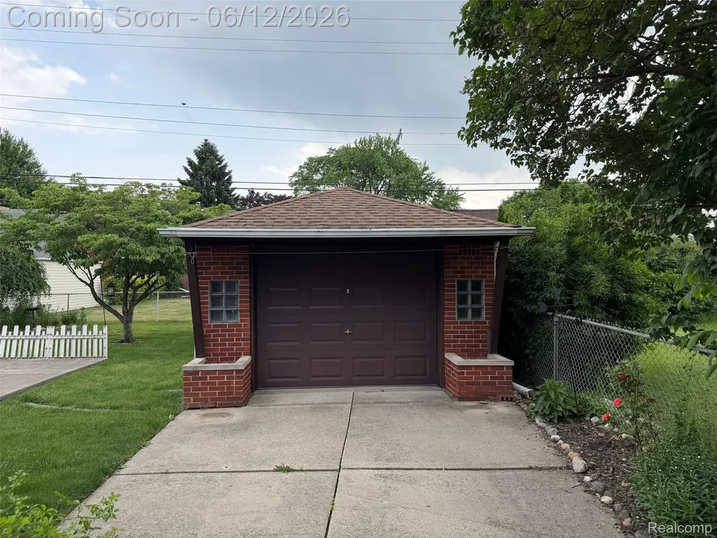 15087 Thomas Avenue Allen Park City MI 48101