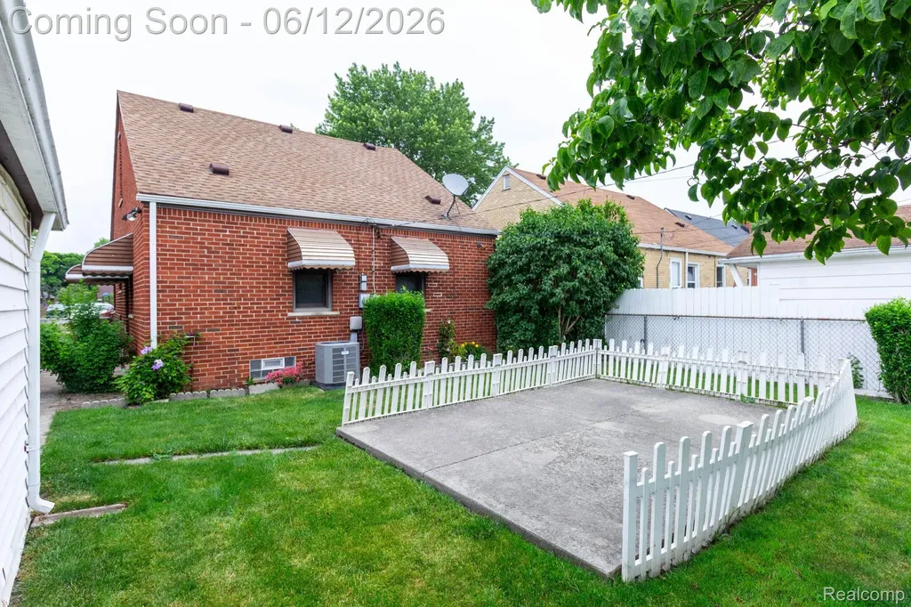 15087 Thomas Avenue Allen Park City MI 48101