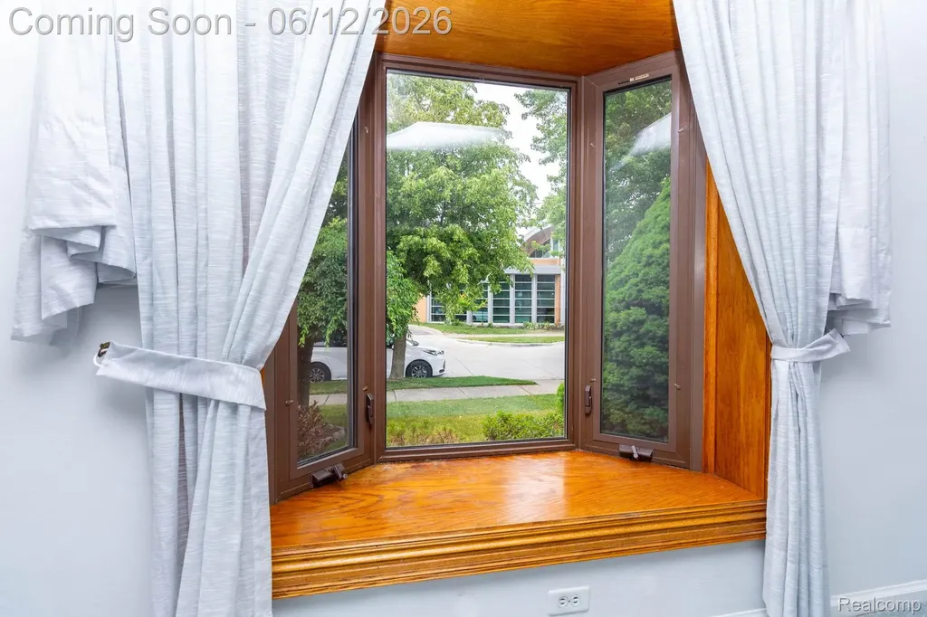 15087 Thomas Avenue Allen Park City MI 48101