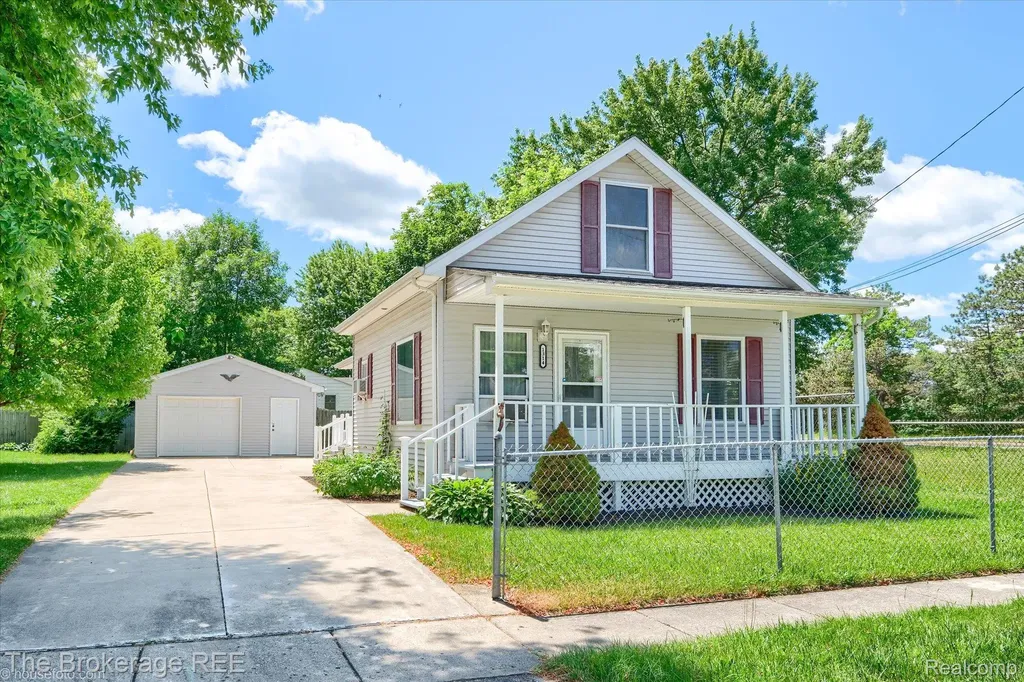 1314 Carman Street Burton City MI 48529