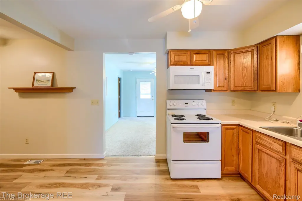 1314 Carman Street Burton City MI 48529