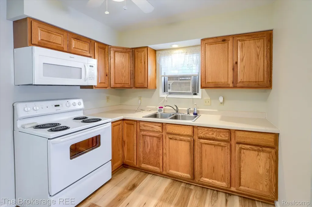 1314 Carman Street Burton City MI 48529