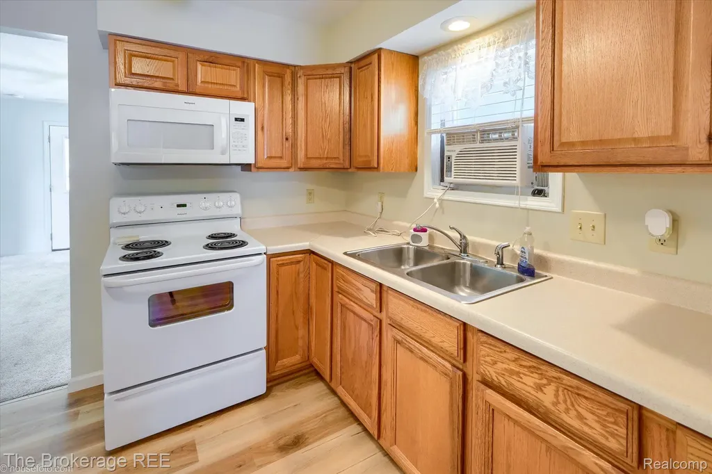 1314 Carman Street Burton City MI 48529