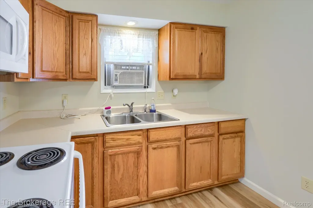 1314 Carman Street Burton City MI 48529