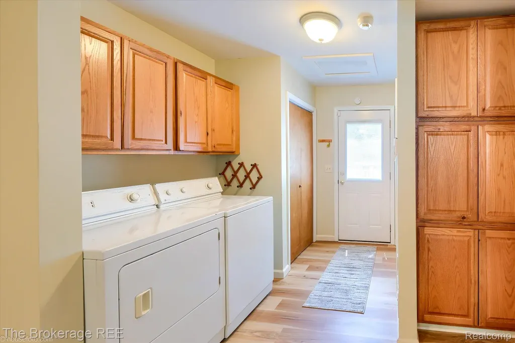 1314 Carman Street Burton City MI 48529
