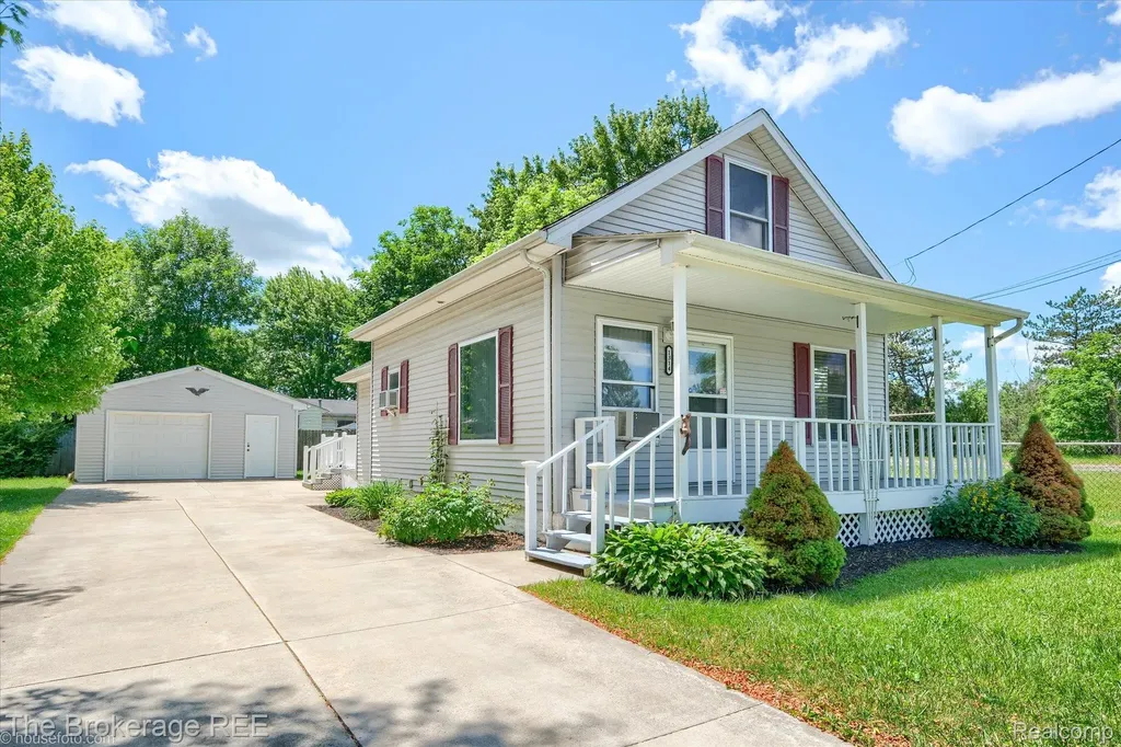 1314 Carman Street Burton City MI 48529