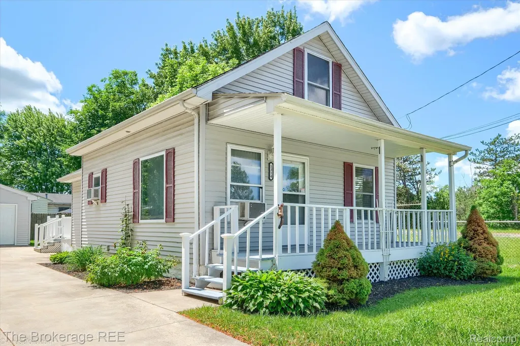 1314 Carman Street Burton City MI 48529