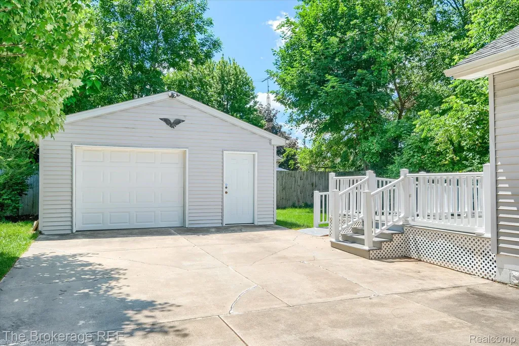 1314 Carman Street Burton City MI 48529