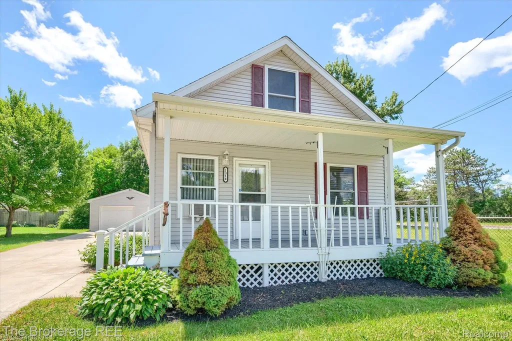 1314 Carman Street Burton City MI 48529