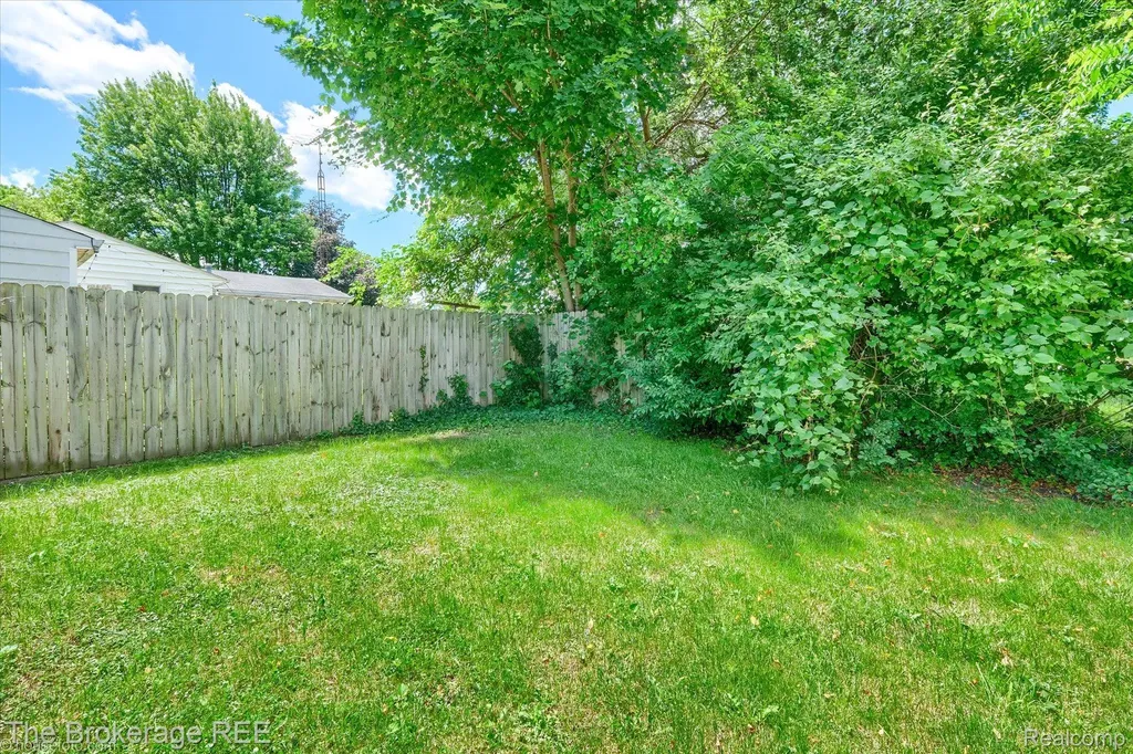1314 Carman Street Burton City MI 48529