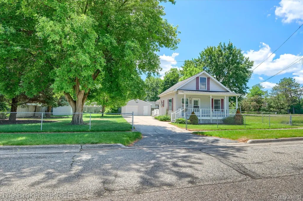 1314 Carman Street Burton City MI 48529