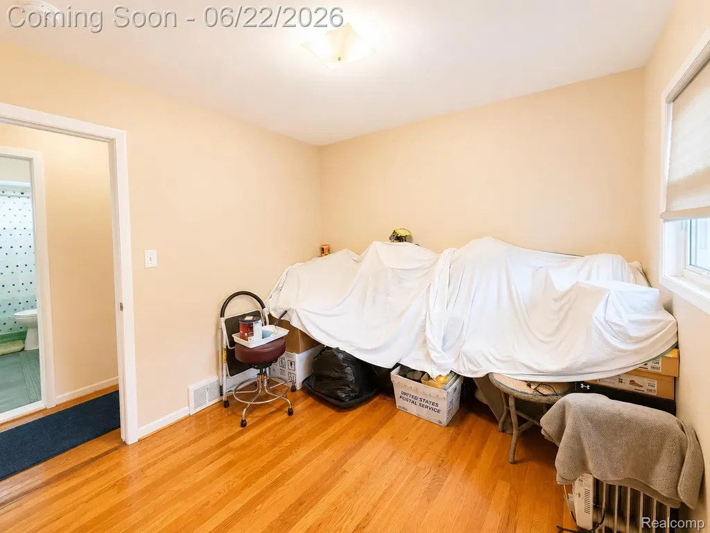 24939 Audrey Avenue Warren City MI 48091