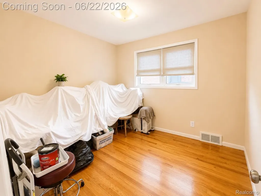 24939 Audrey Avenue Warren City MI 48091