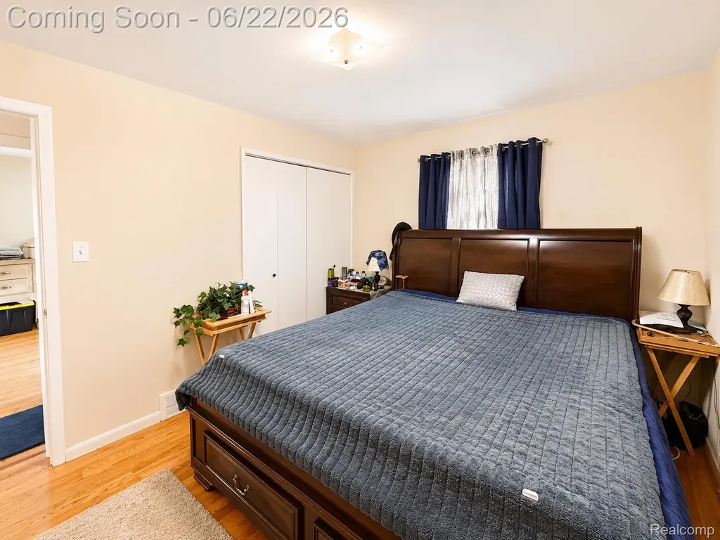 24939 Audrey Avenue Warren City MI 48091