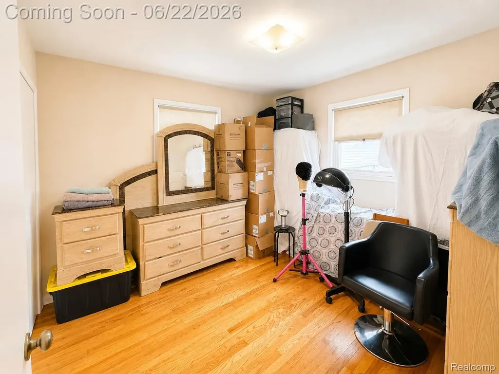 24939 Audrey Avenue Warren City MI 48091