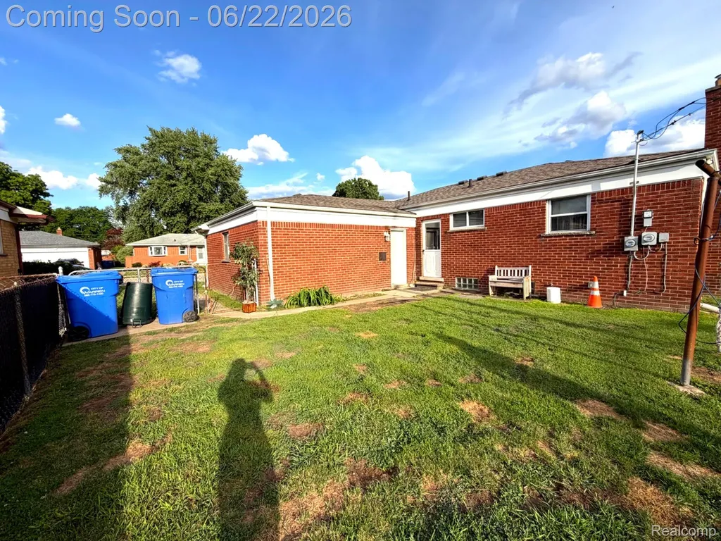 24939 Audrey Avenue Warren City MI 48091