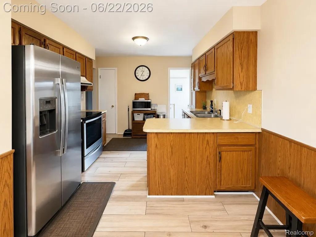 24939 Audrey Avenue Warren City MI 48091