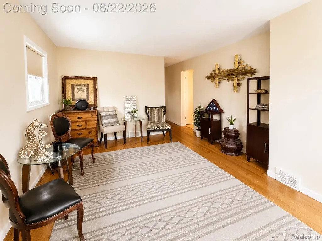 24939 Audrey Avenue Warren City MI 48091